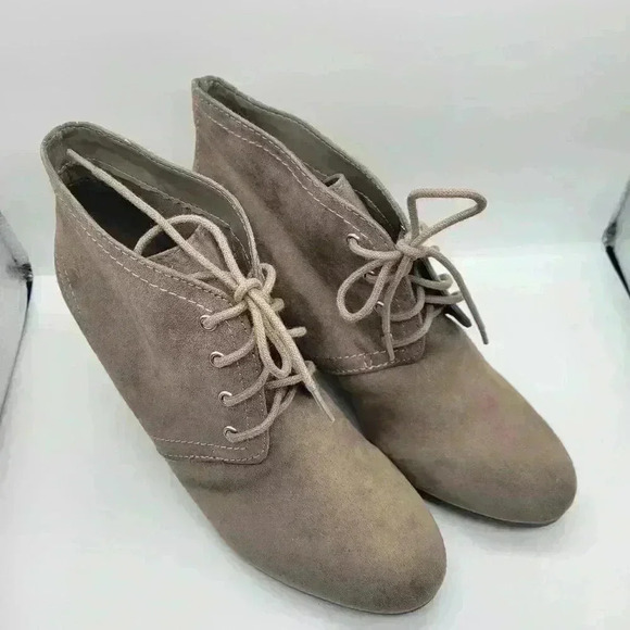 Arizona Jeans Women's boots 8.5 Lexie Booties Ankle Lace Up Wedge Tan Beige - Picture 2 of 11